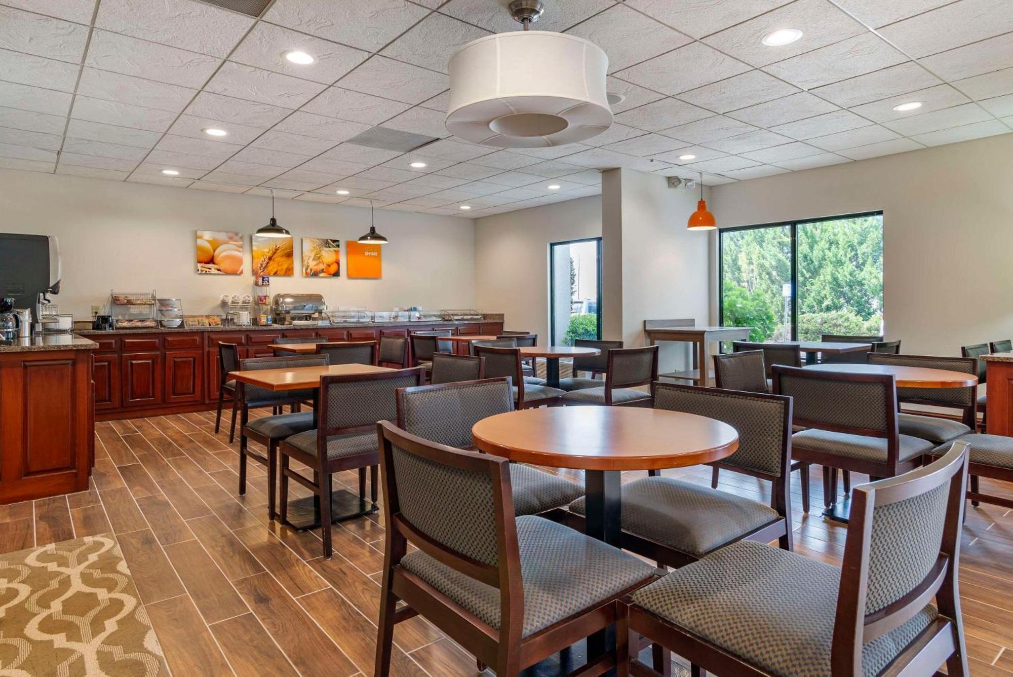 Comfort Inn & Suites Dahlonega University Area Extérieur photo