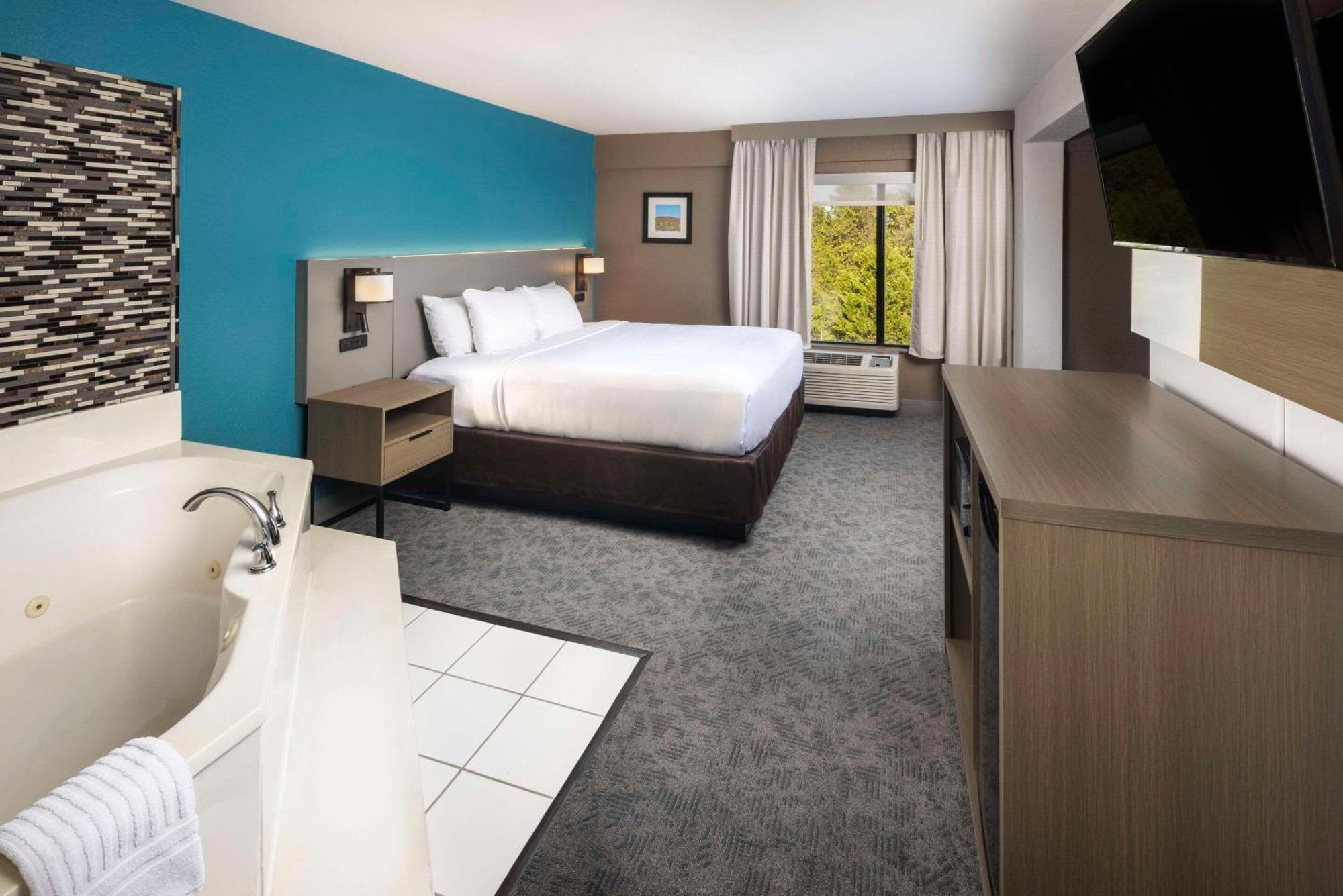 Comfort Inn & Suites Dahlonega University Area Extérieur photo