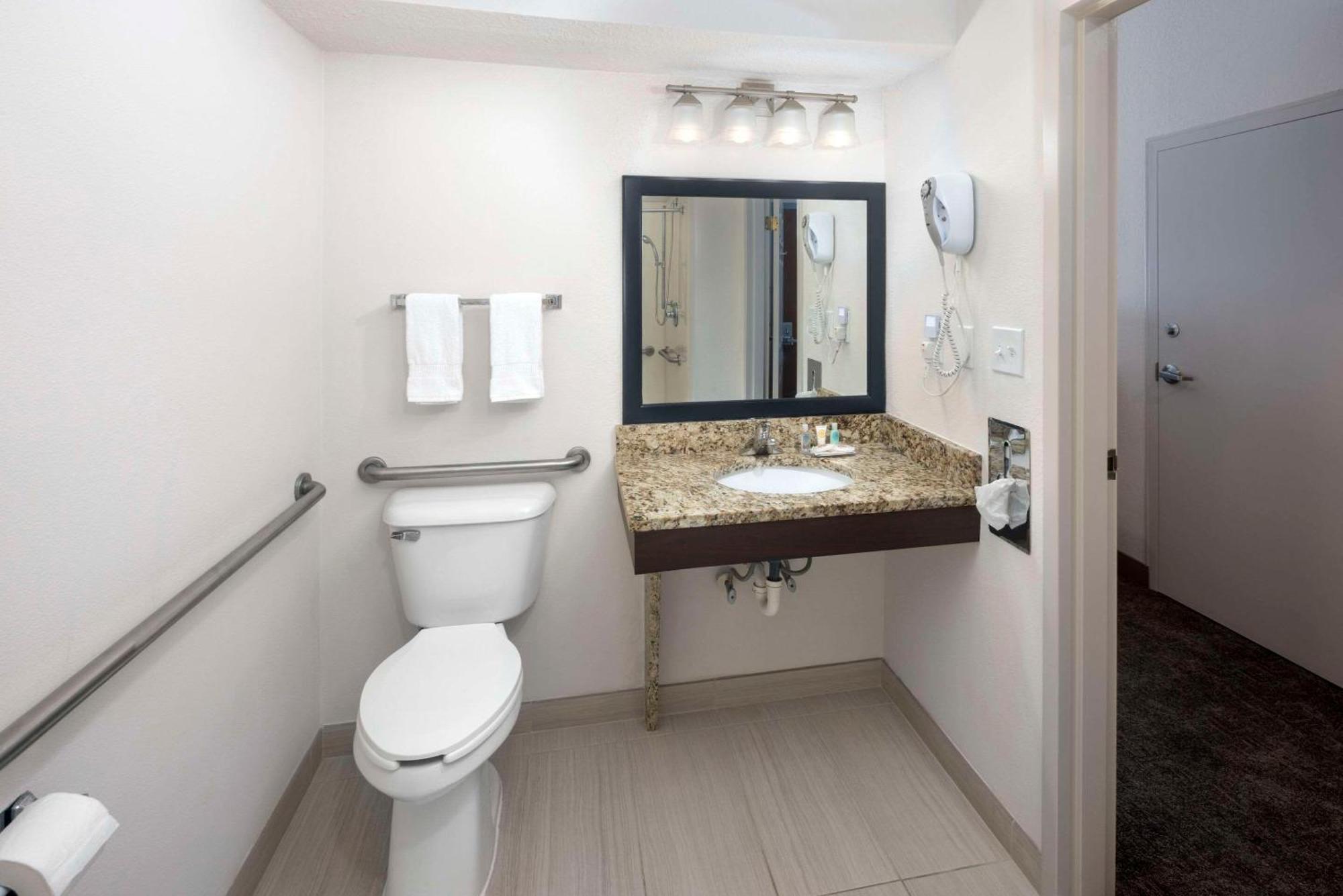 Comfort Inn & Suites Dahlonega University Area Extérieur photo