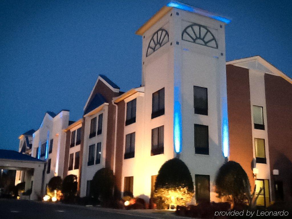 Comfort Inn & Suites Dahlonega University Area Extérieur photo