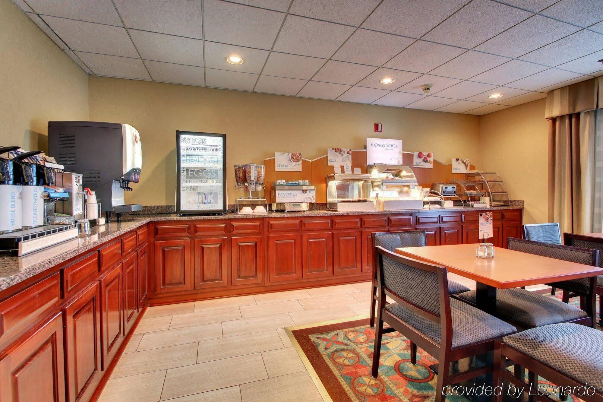 Comfort Inn & Suites Dahlonega University Area Extérieur photo